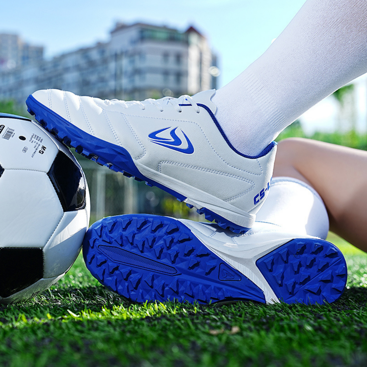 Scarpe Calcio Bambino Leggere e Resistenti Scarpe Sportive Bambino con Tacchetti Bassi per Allenamento su Erba Sintetica