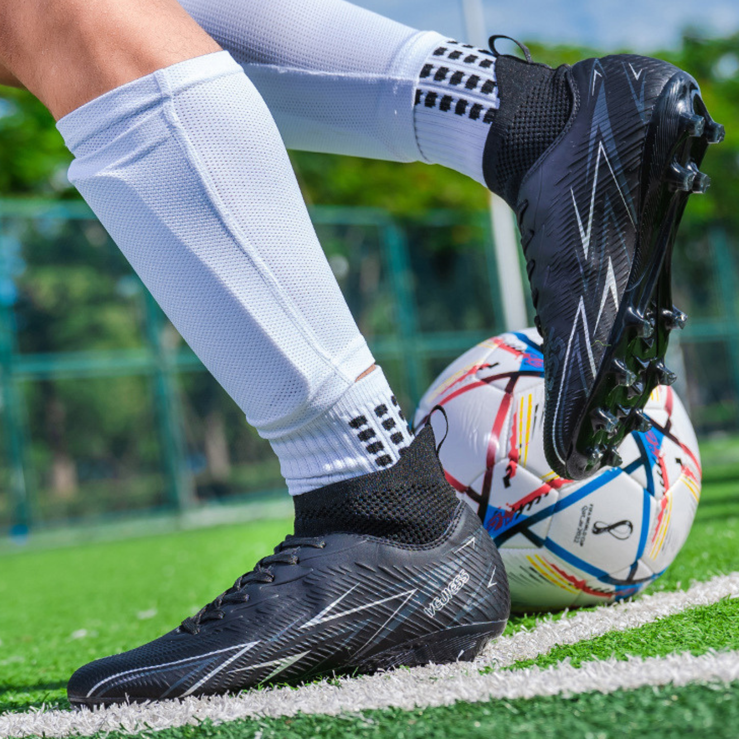 Scarpe da Calcio Bambini/Ragazzi con Tacchetti – Antiscivolo, Leggere e Confortevoli – Ideali per Erba Naturale e Sintetica